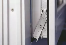 Ухаживаем за фурнитурой правильно