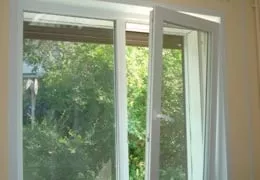 Что делать если пластиковое окно повисло на нижней петле?
