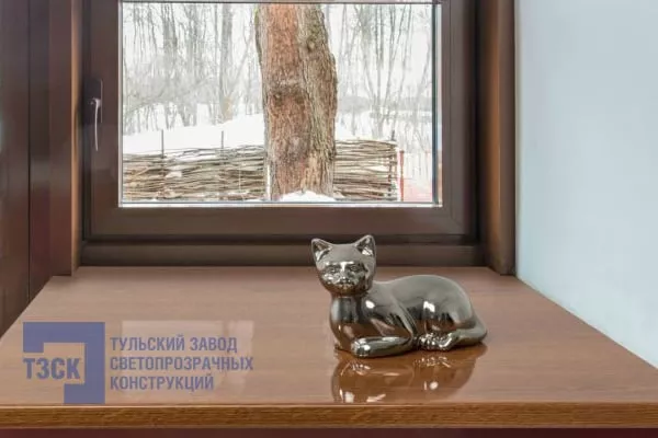 Фото подоконника Подоконник с ламинированным окном